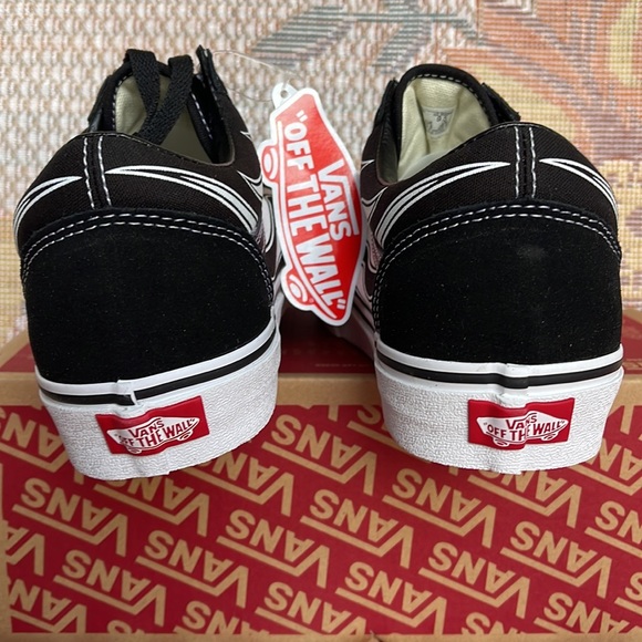 Vans WMNS Old Skool
(Flame) Black/White
VN0A38G1K68
Sneakers - Picture 14 of 16